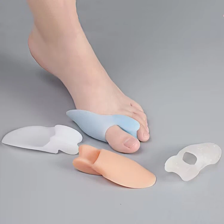 วัสดุอะไรที่ใช้ทำแผ่นคั่นนิ้วเท้า Medelast Silicone Gel?